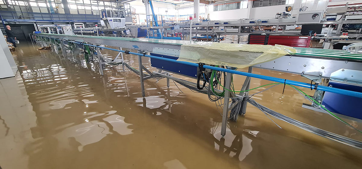 Le linee di montaggio di UNITEC dopo l'esondazione del Senio